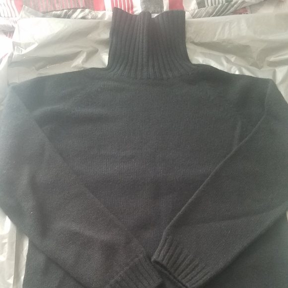 Cashmere sweaters - Picture 1 of 3